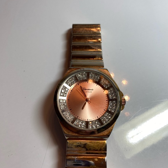 3 ladies watches. 2 new. 1 EUC. - Picture 5 of 9